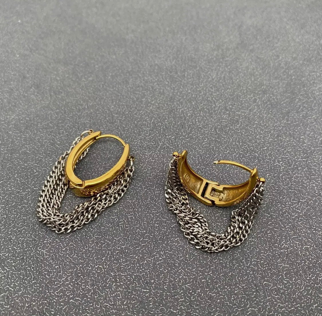 Multi-Layer Chain Fringe18K
Golden Huggie Earrings