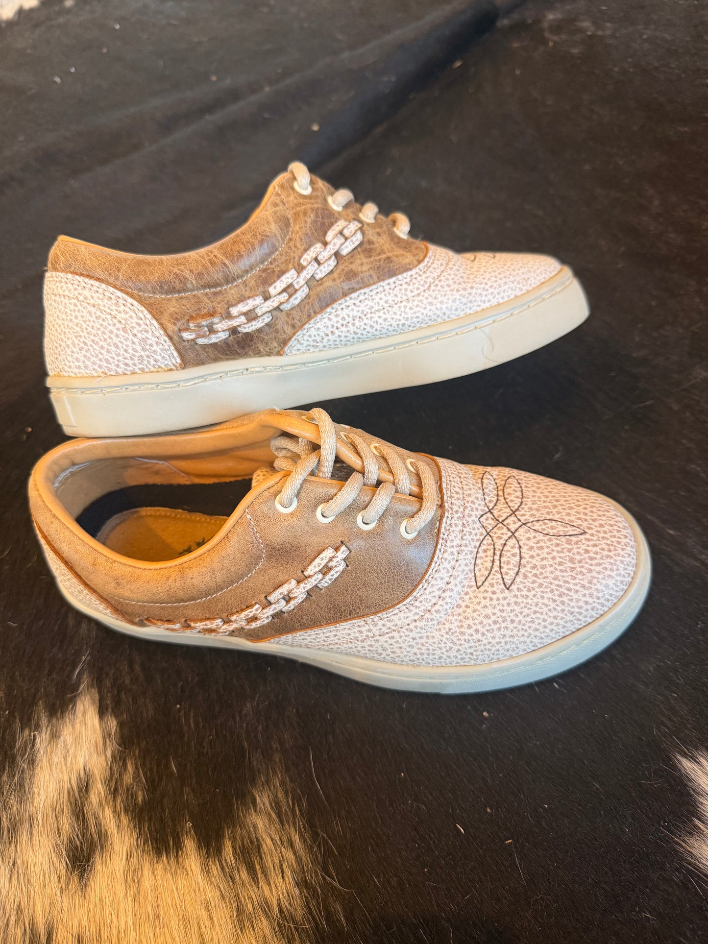 Agave Sky Tennis Shoes size 8 (used for product photos)