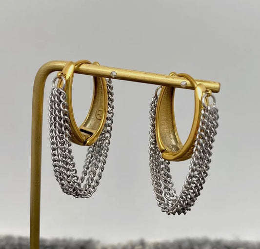 Multi-Layer Chain Fringe18K
Golden Huggie Earrings