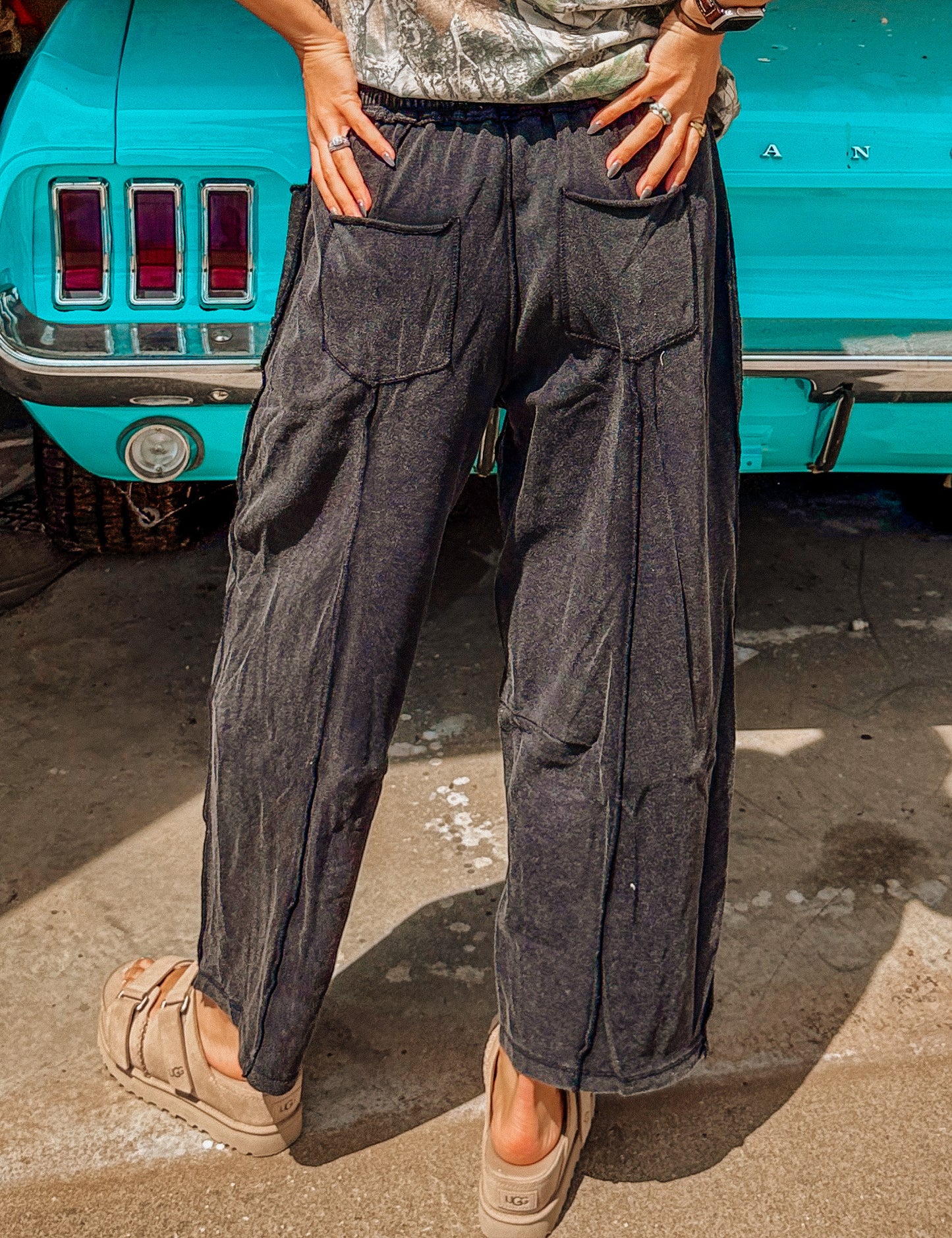 MINERAL WASH BARREL PANTS (Black)
