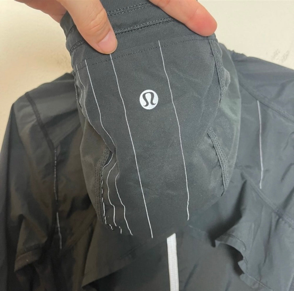 Lululemon size 4 Windbreaker