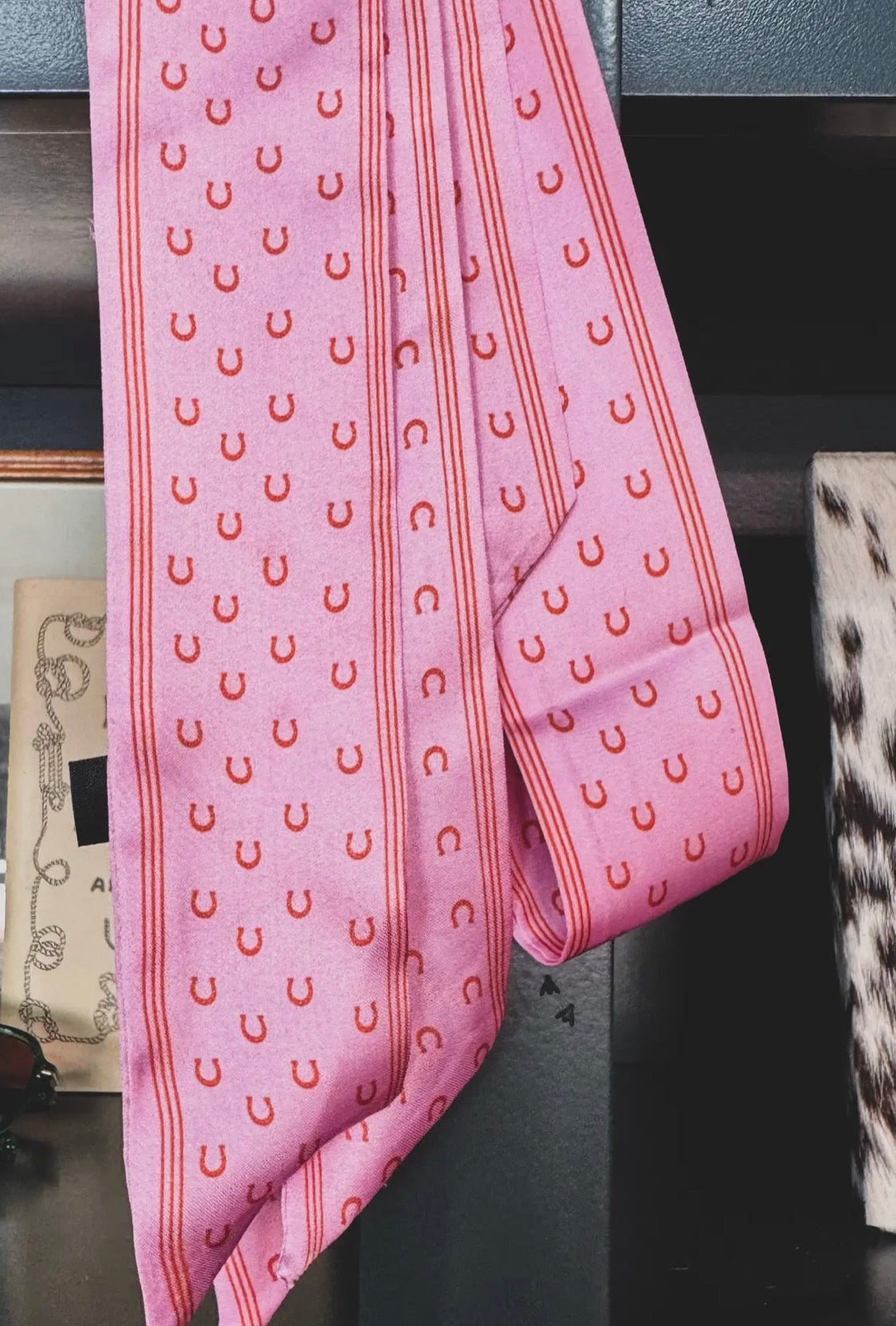 Pink Horse Shoe Twilly