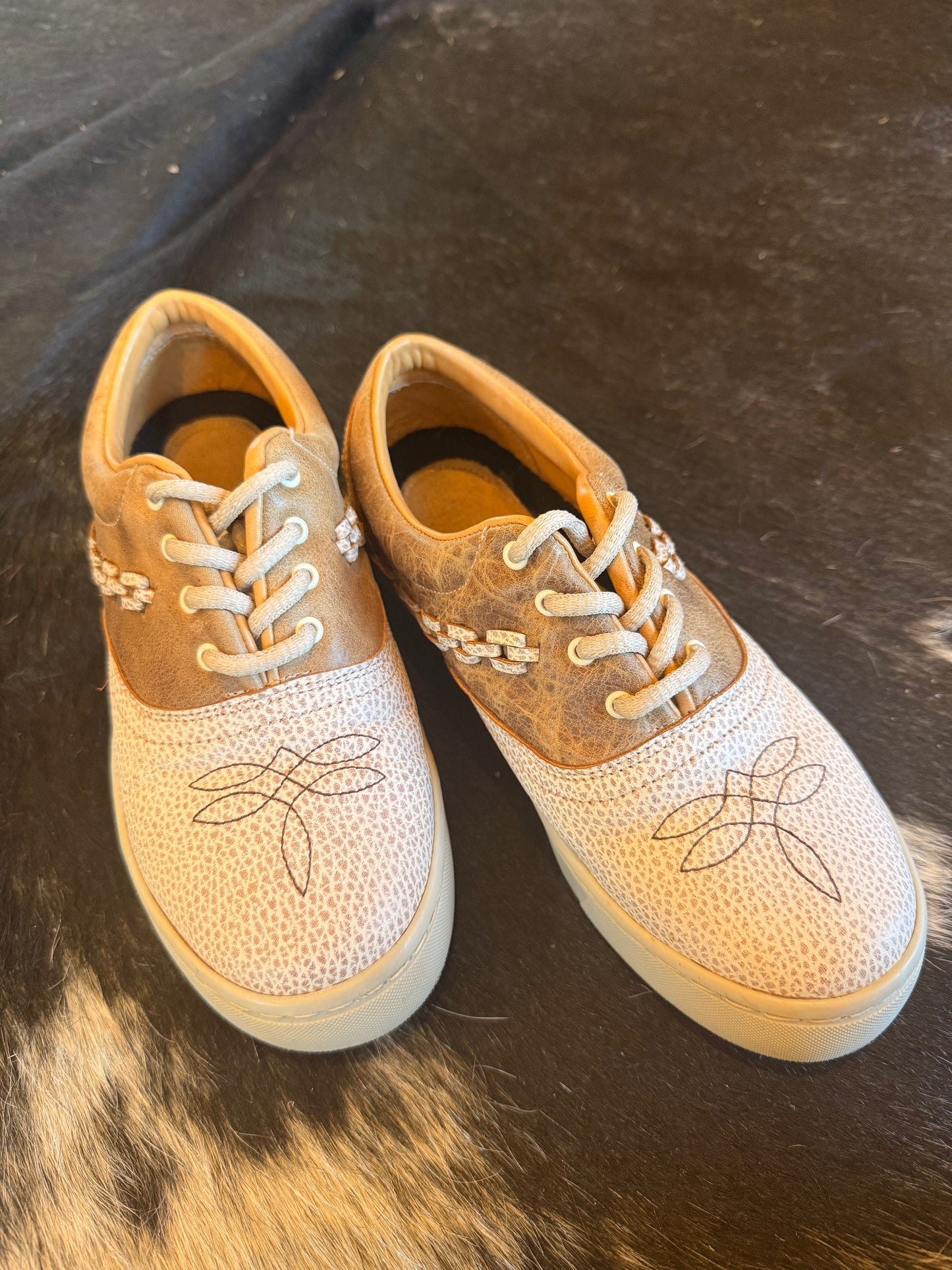 Agave Sky Tennis Shoes size 8 (used for product photos)