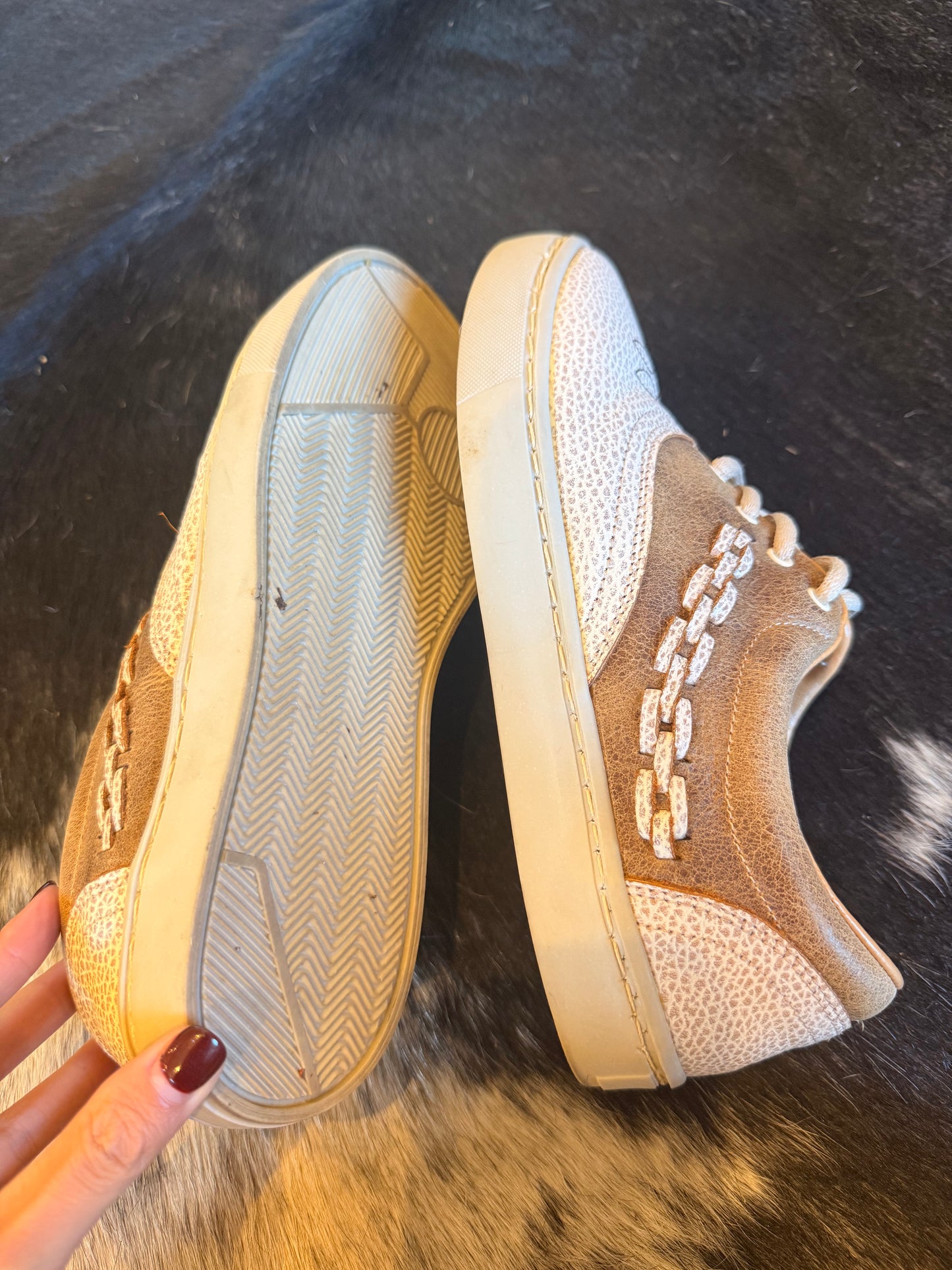 Agave Sky Tennis Shoes size 8 (used for product photos)